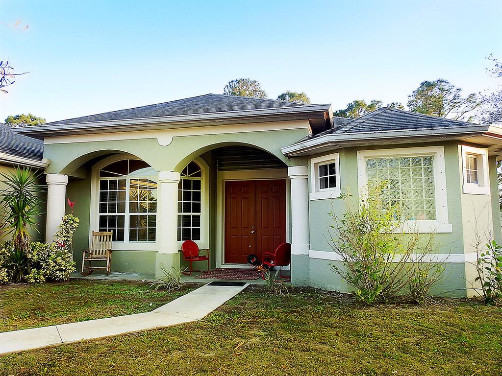beautiful 3/3/2 house with loft that can be easily converted to a fourth bedroom. On an oversize corner lot with an elegant front porch. Big Master bathroom with sport shower. Granite counter tops, stainless steel appliances. only half a mile from Crosstown bridge. Five minutes from Traditions, and 1 mile from I-95.