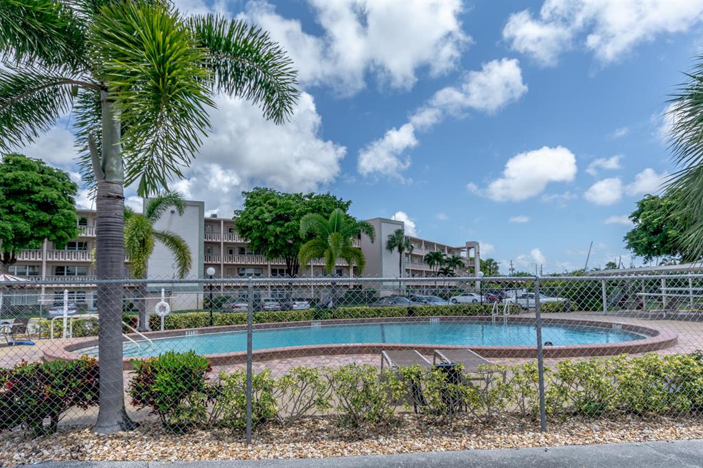 CENTURY VILLAGE
SOUTHAMPTON C - Residential