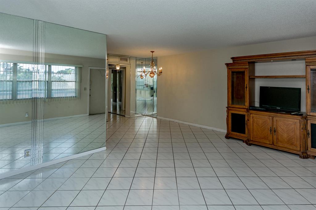 CENTURY VILLAGE
SOUTHAMPTON C - Residential