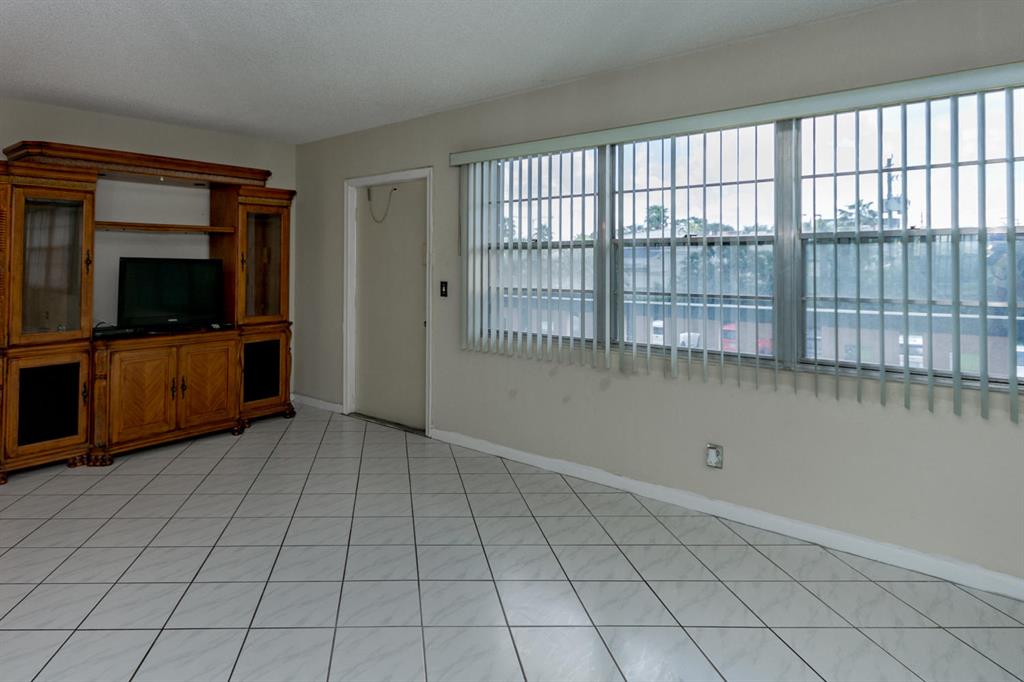 CENTURY VILLAGE
SOUTHAMPTON C - Residential