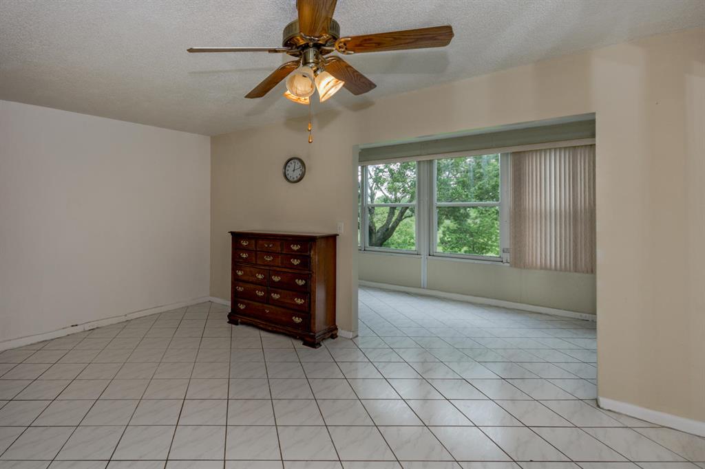 CENTURY VILLAGE
SOUTHAMPTON C - Residential