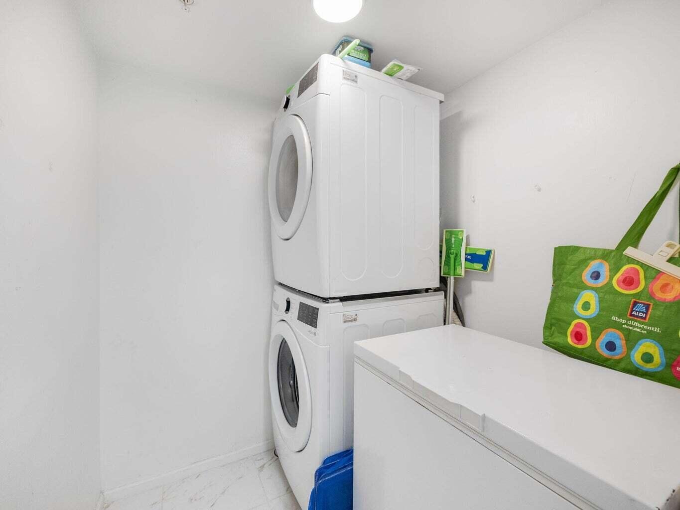 HYPOLUXOS MARINERS CAY CO - Residential Lease