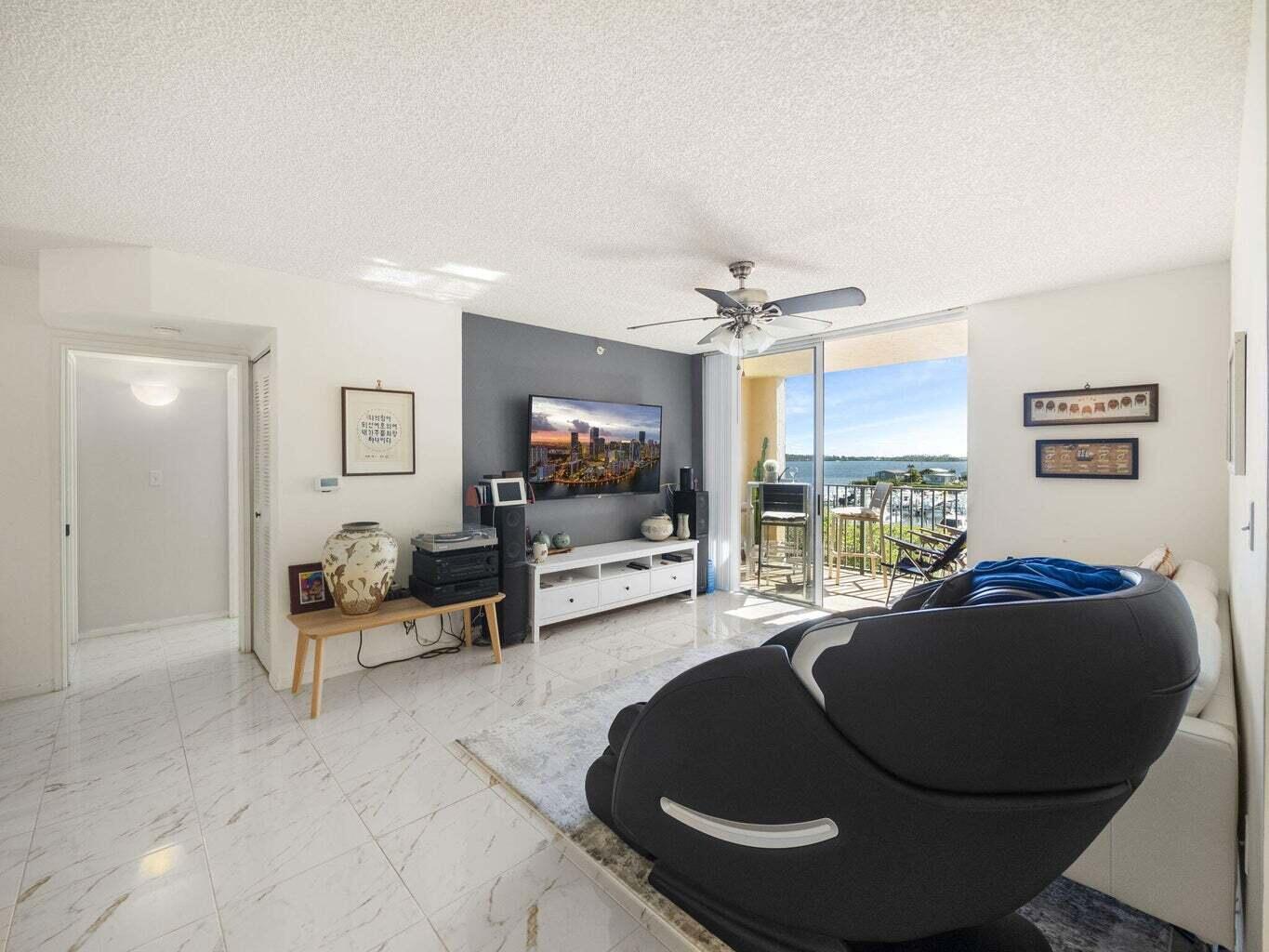 HYPOLUXOS MARINERS CAY CO - Residential Lease