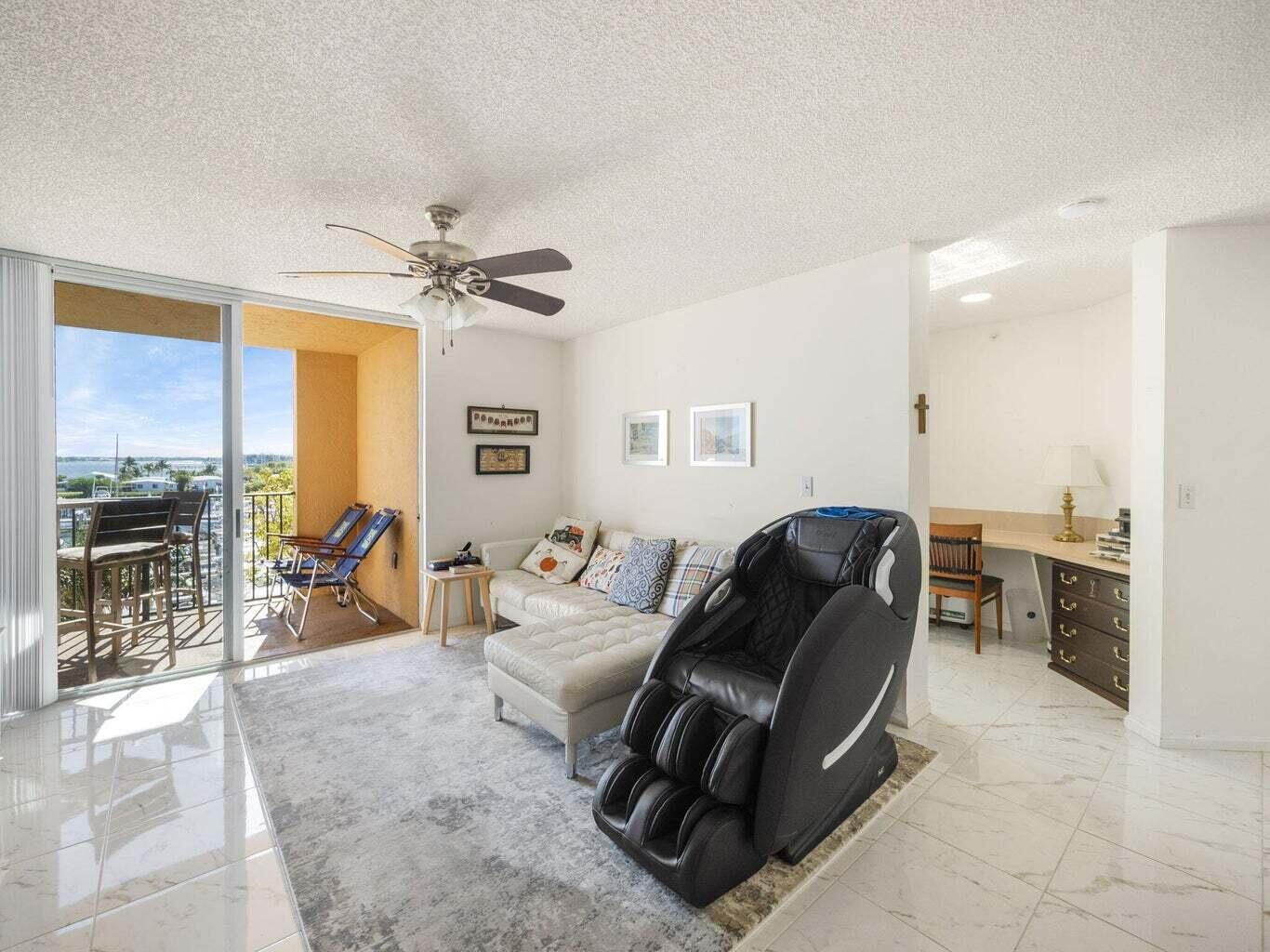 HYPOLUXOS MARINERS CAY CO - Residential Lease