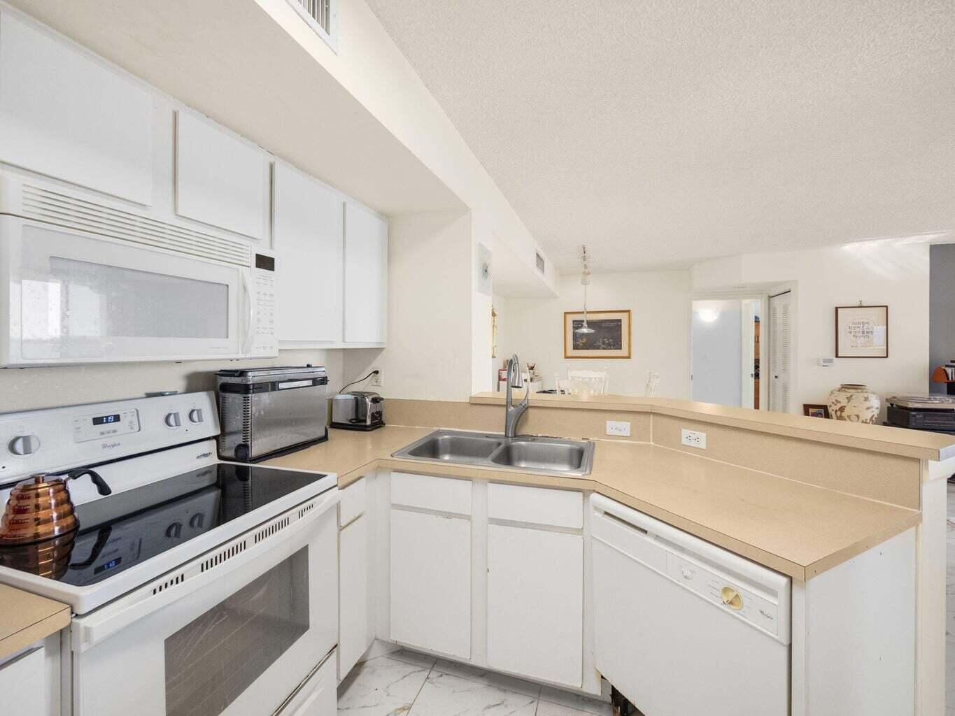 HYPOLUXOS MARINERS CAY CO - Residential Lease