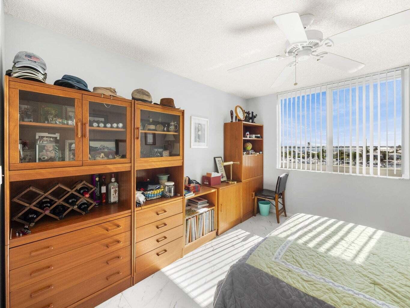 HYPOLUXOS MARINERS CAY CO - Residential Lease