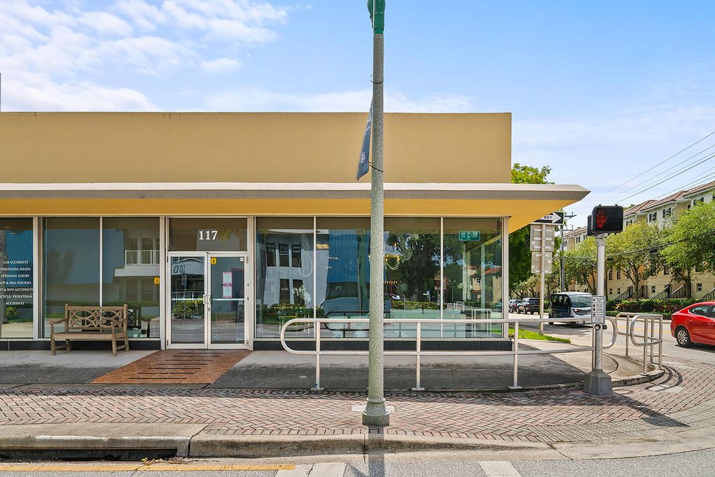 Photo of 117 NE 5th Avenue, Delray Beach, FL 33483 (MLS # R11118356)