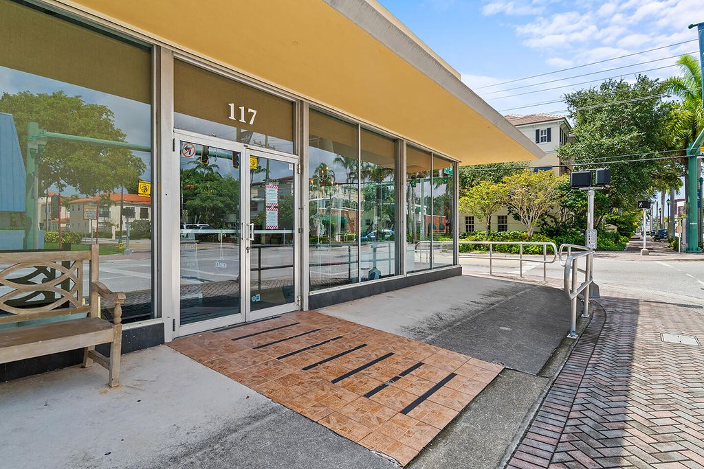 Photo of 117 NE 5th Avenue, Delray Beach, FL 33483 (MLS # R11118356)