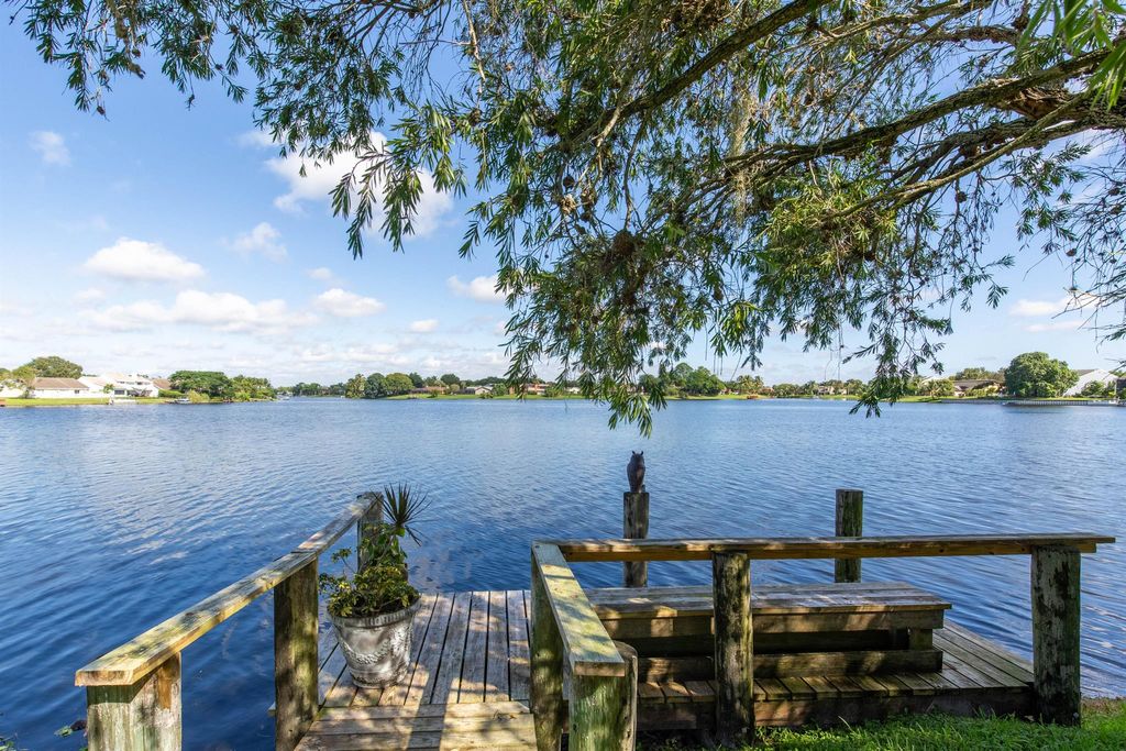 Photo of 1704 Shoreside Circle, Wellington, FL 33414 (MLS # R10987097)