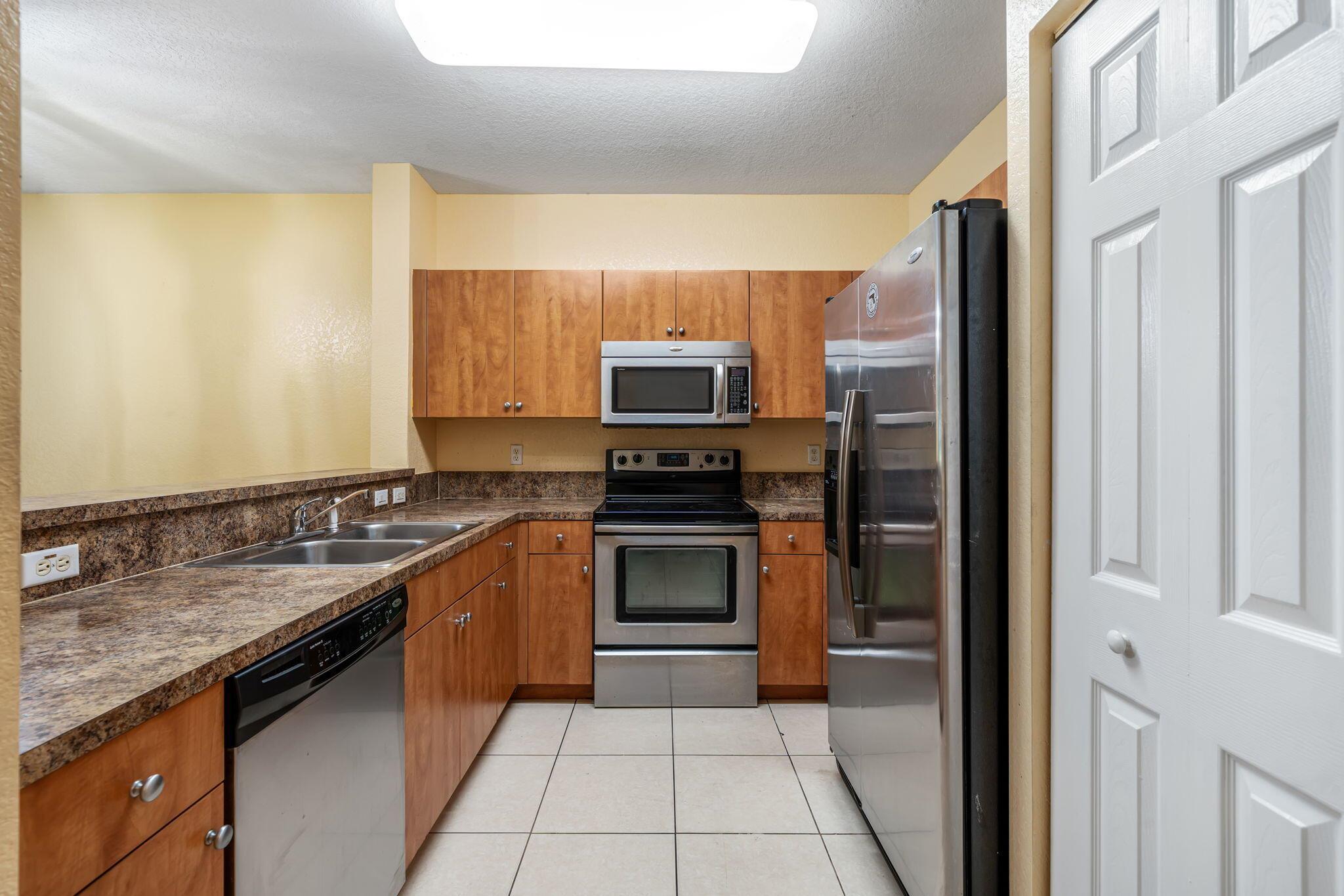 1927 Alamanda Way
