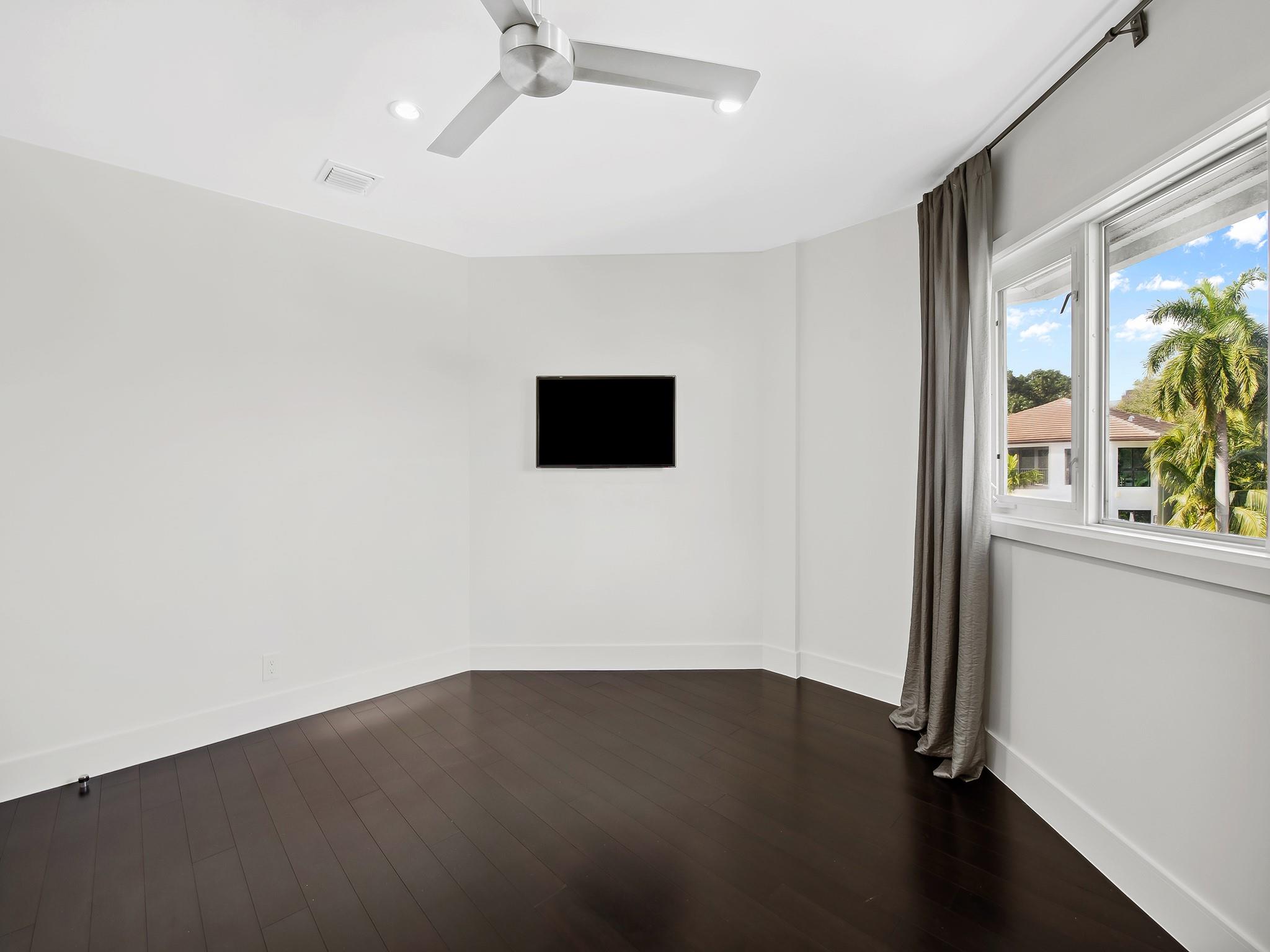 RIO VISTA ISLES - Residential