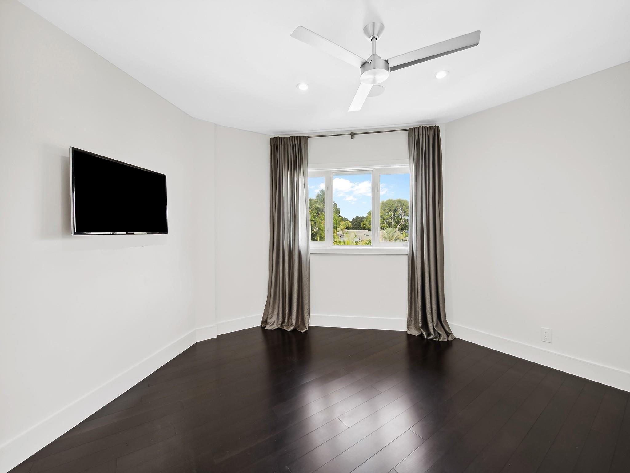 RIO VISTA ISLES - Residential