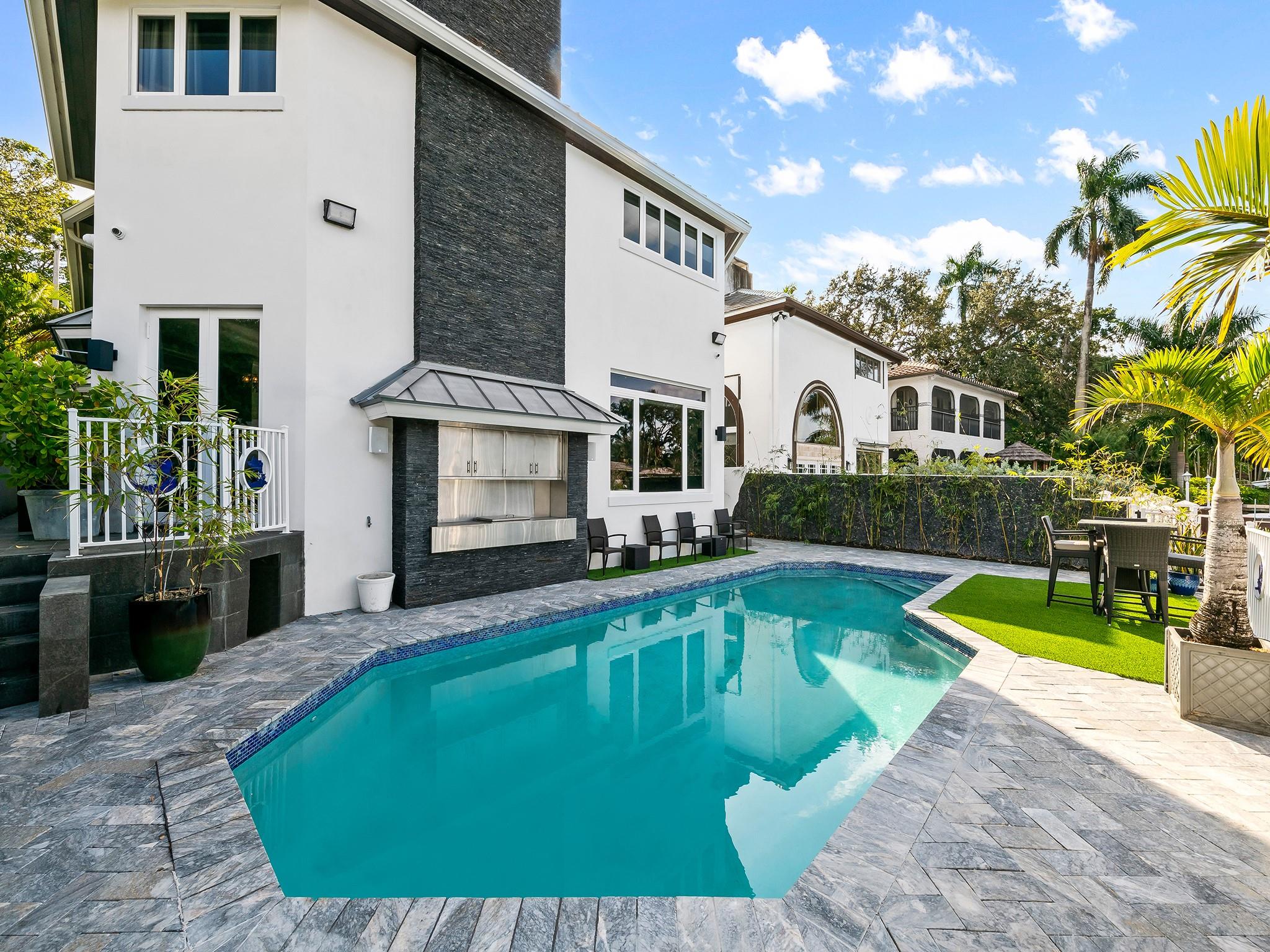 RIO VISTA ISLES - Residential