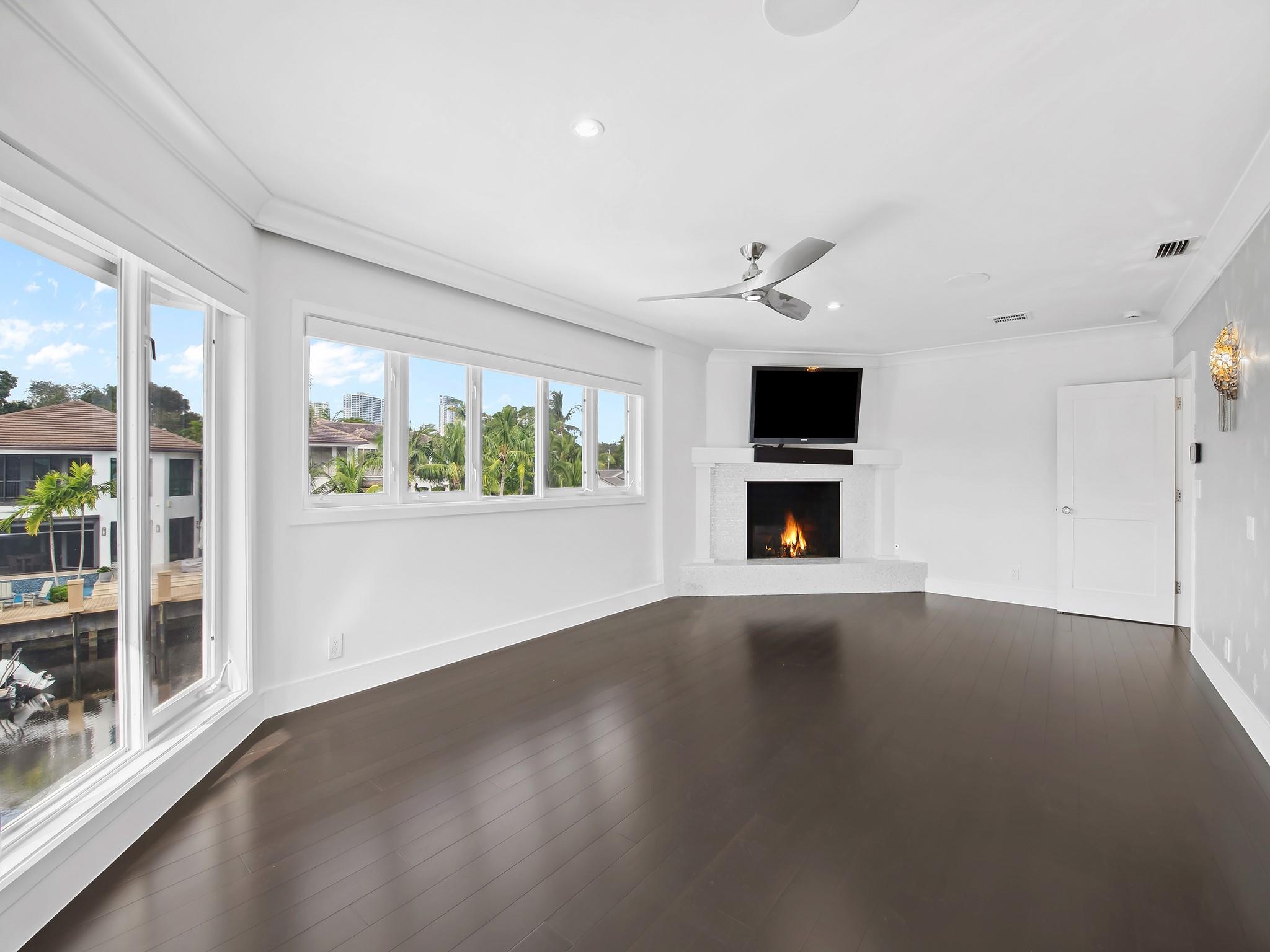 RIO VISTA ISLES - Residential