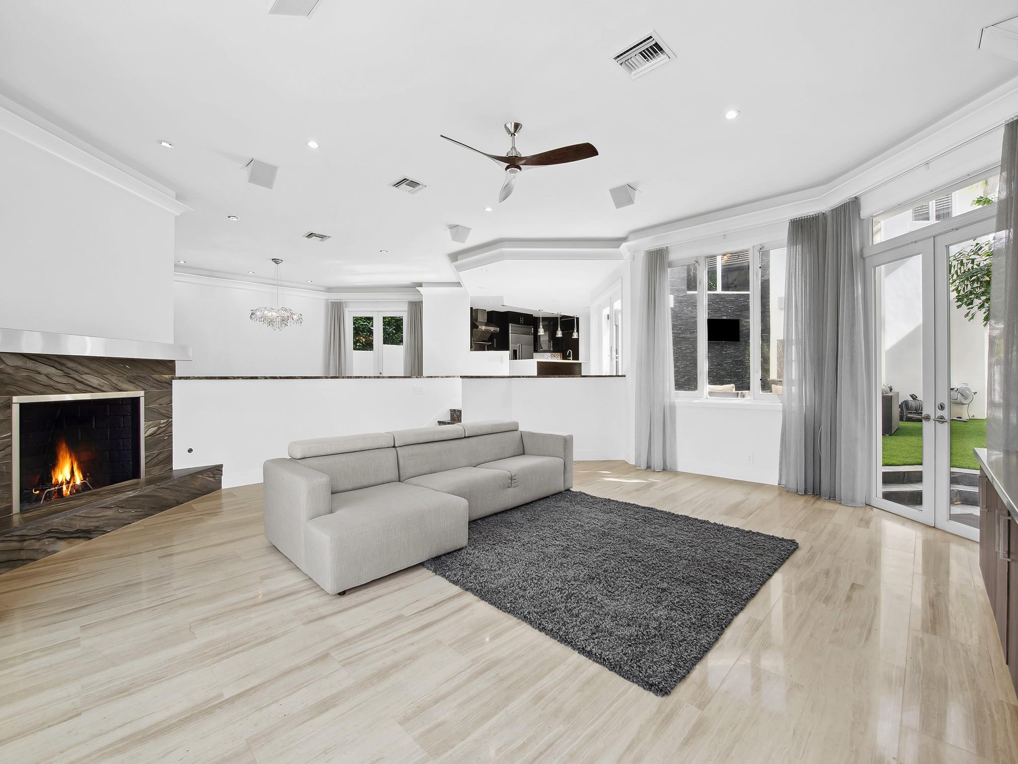 RIO VISTA ISLES - Residential