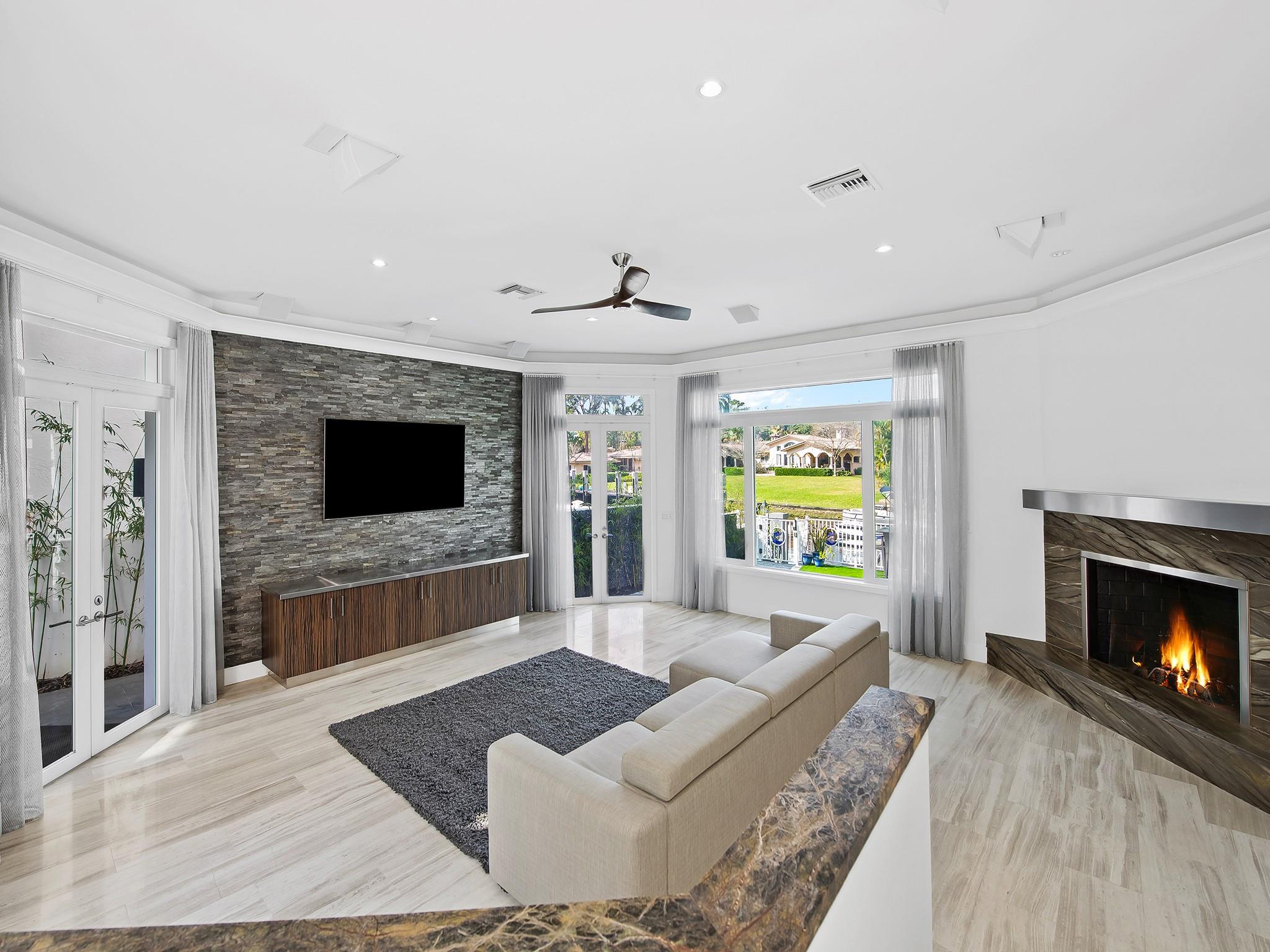 RIO VISTA ISLES - Residential