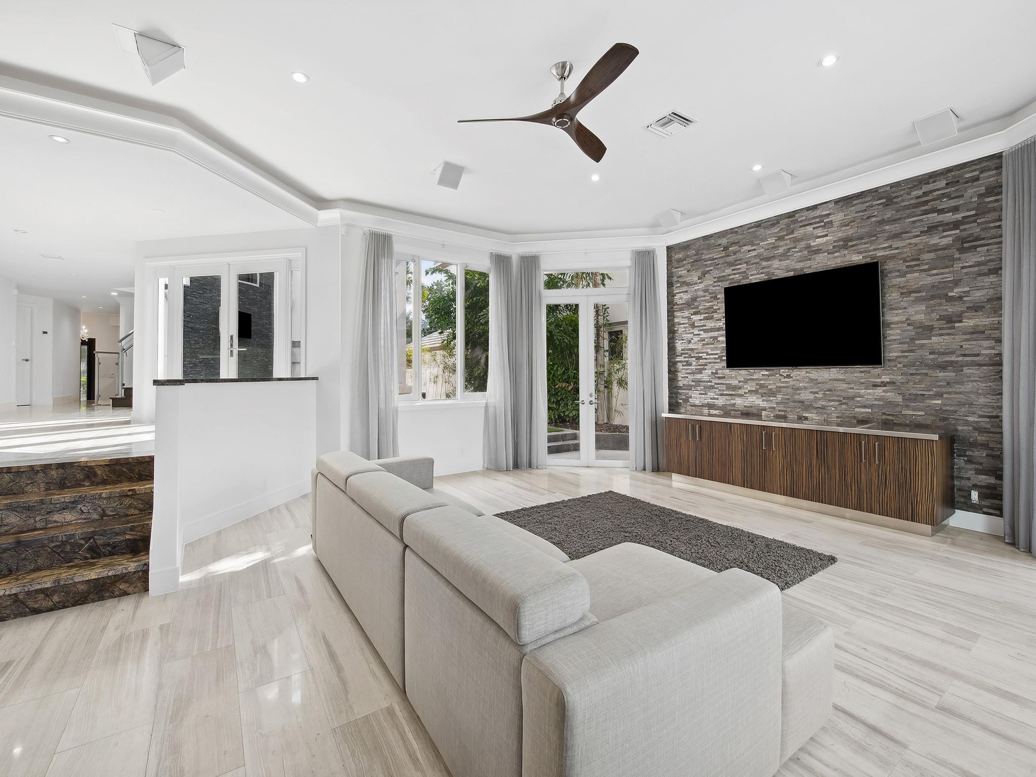 RIO VISTA ISLES - Residential