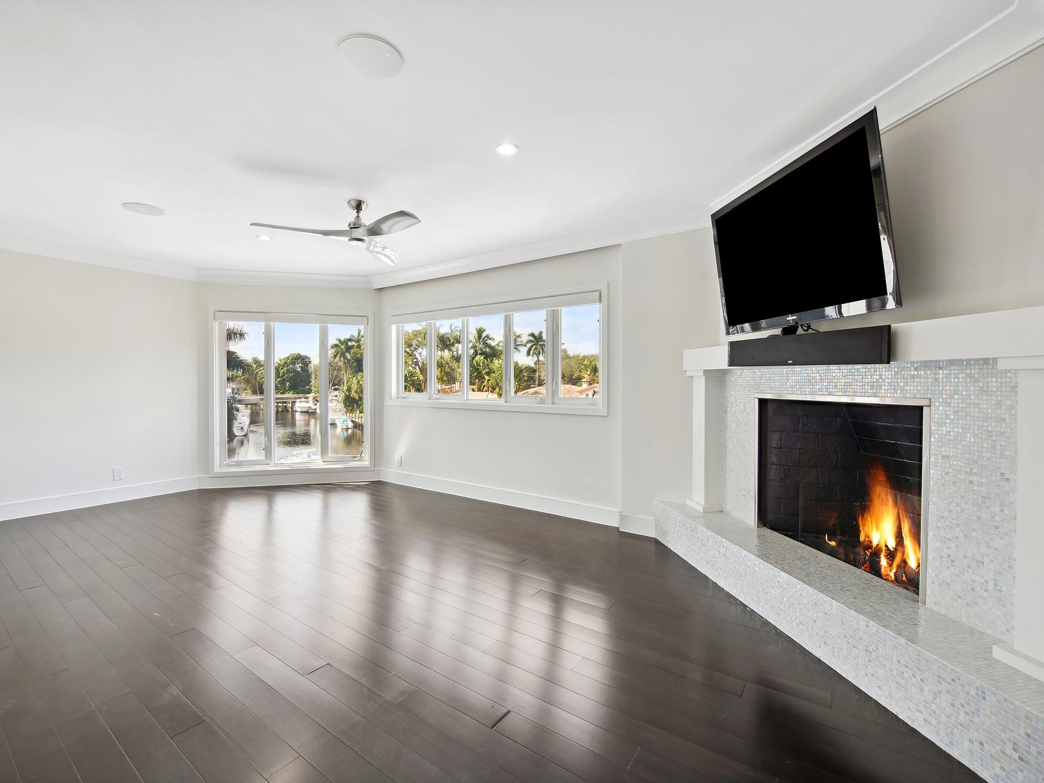 RIO VISTA ISLES - Residential