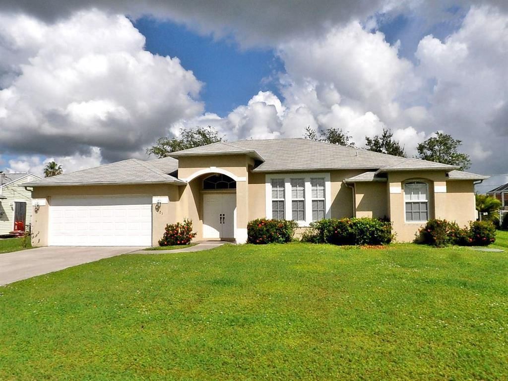 Photo of 201 SE Duxbury Avenue, Port Saint Lucie, FL 34983 (MLS # R10761721)