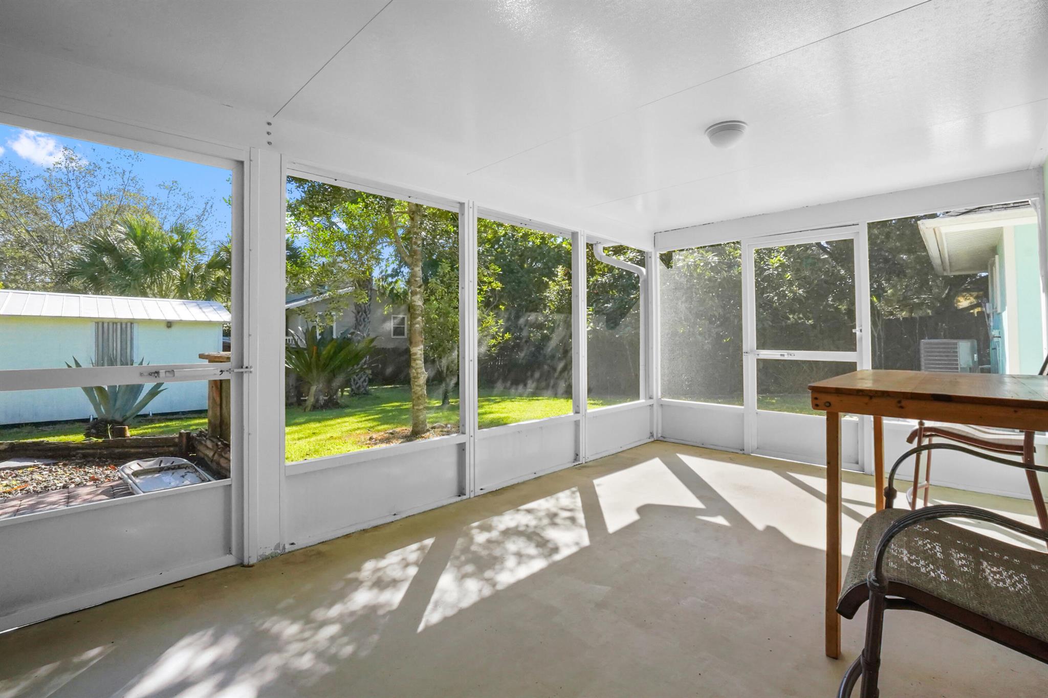 REGINA PALMS - Residential