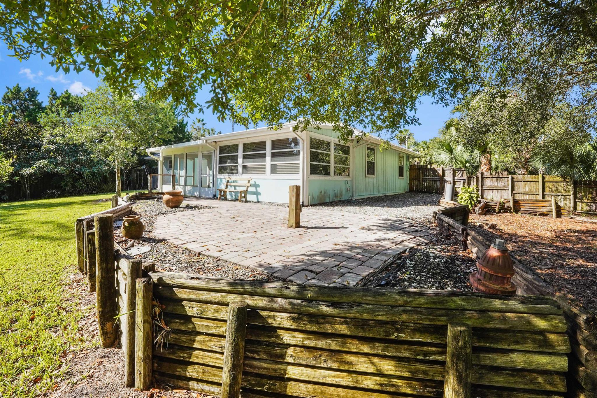 REGINA PALMS - Residential