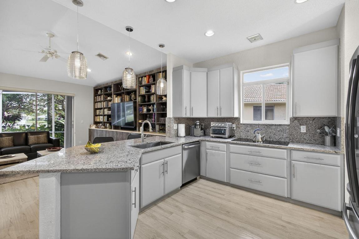 4811 Exeter Estate Lane