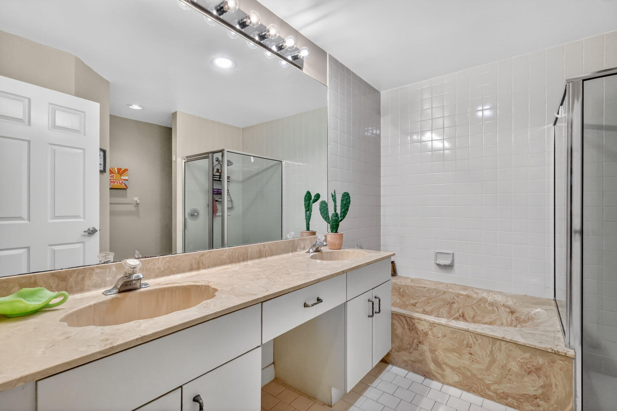 LEXINGTON CLUB VILLAS CONDO - Residential