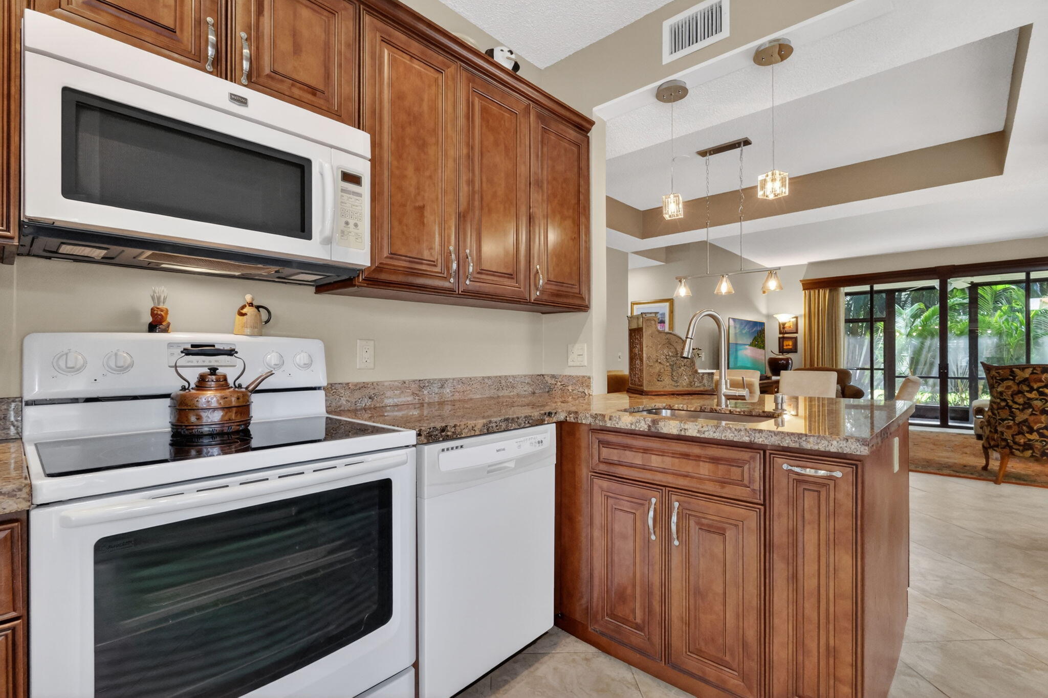 LEXINGTON CLUB VILLAS CONDO - Residential