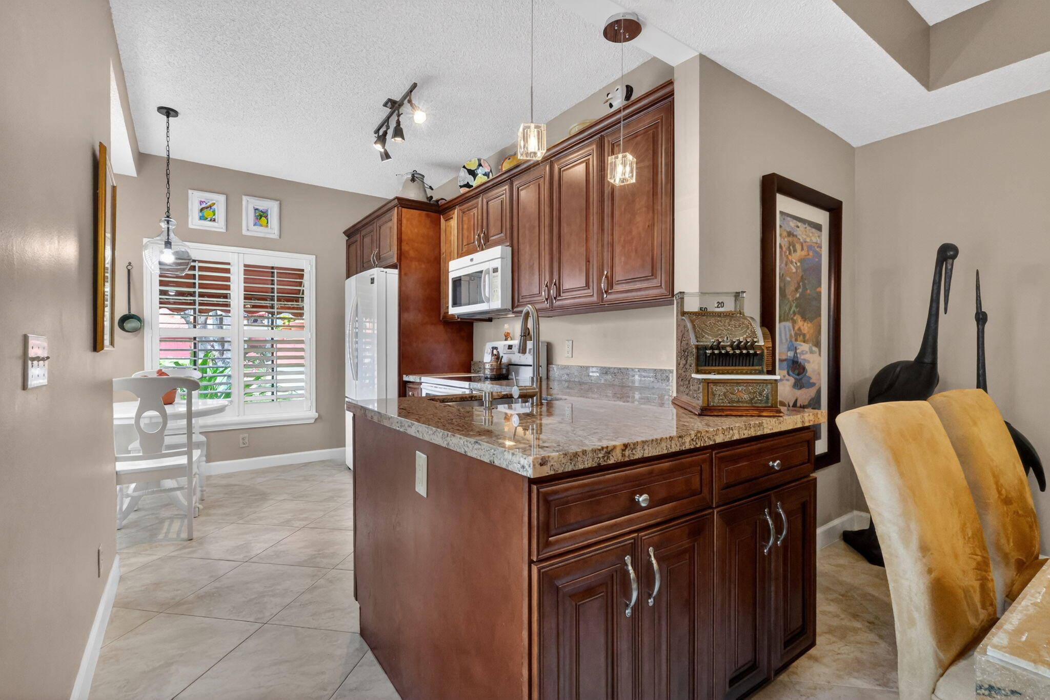 LEXINGTON CLUB VILLAS CONDO - Residential
