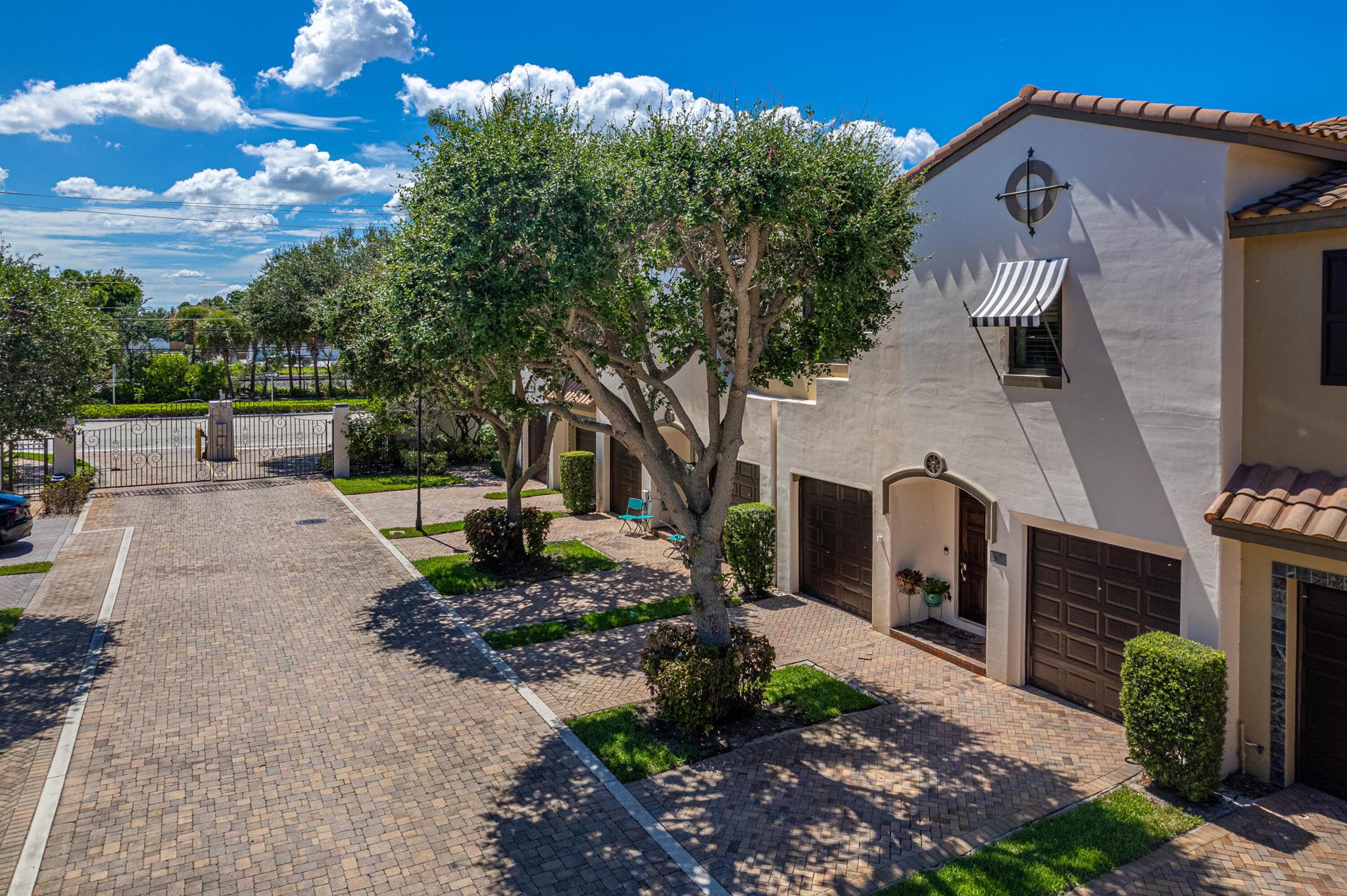 120 Via Villagio