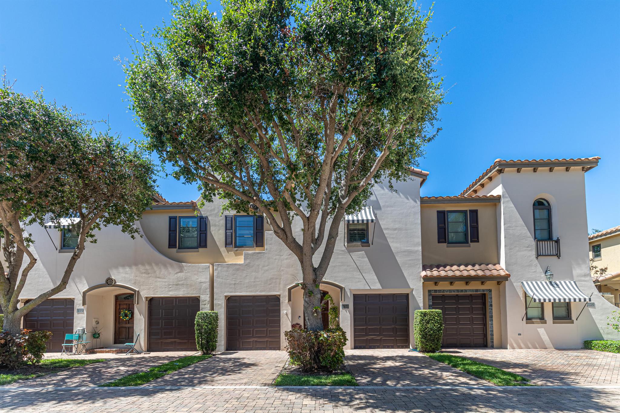 120 Via Villagio