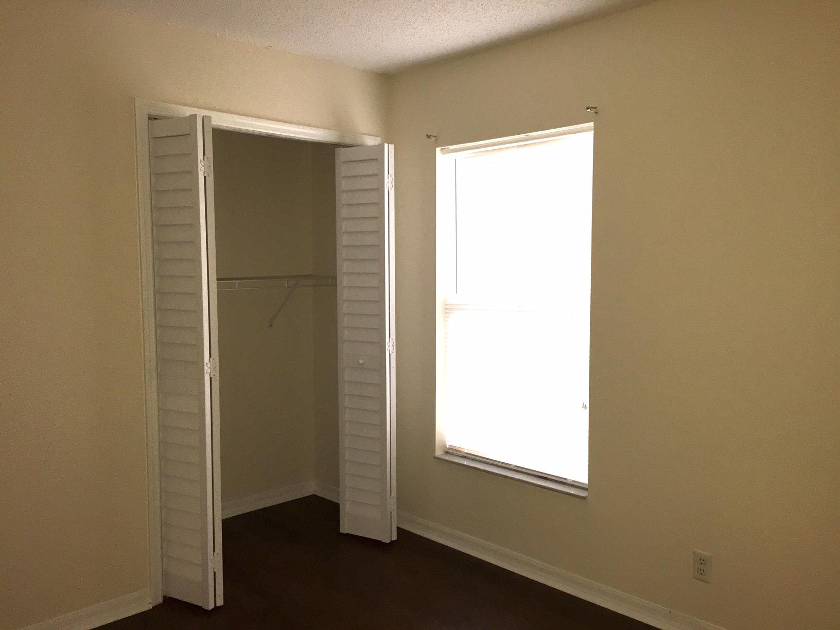 NORTH PALM BEACH HEIGHTS SEC 3 - Residential Lease