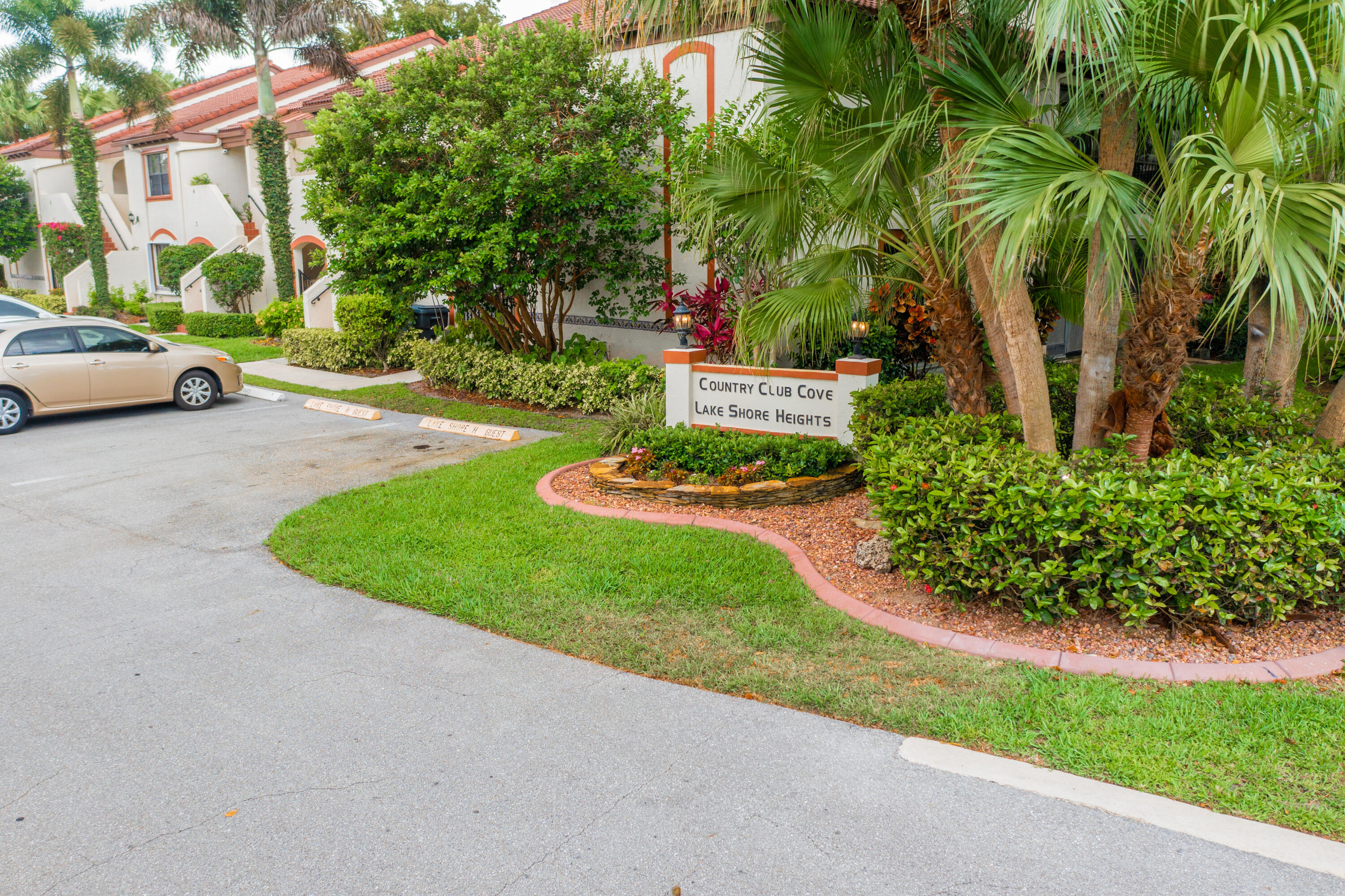 Country Club Cove - Residential