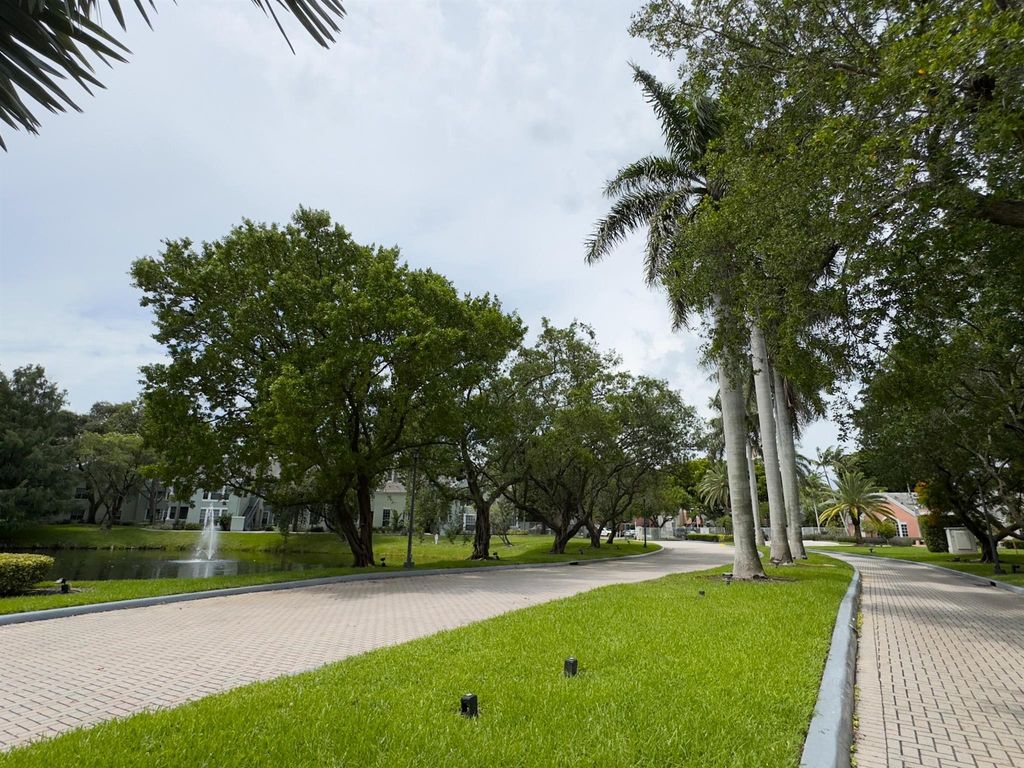 Photo of 1000 Crystal Way #G, Delray Beach, FL 33444 (MLS # R10983905)