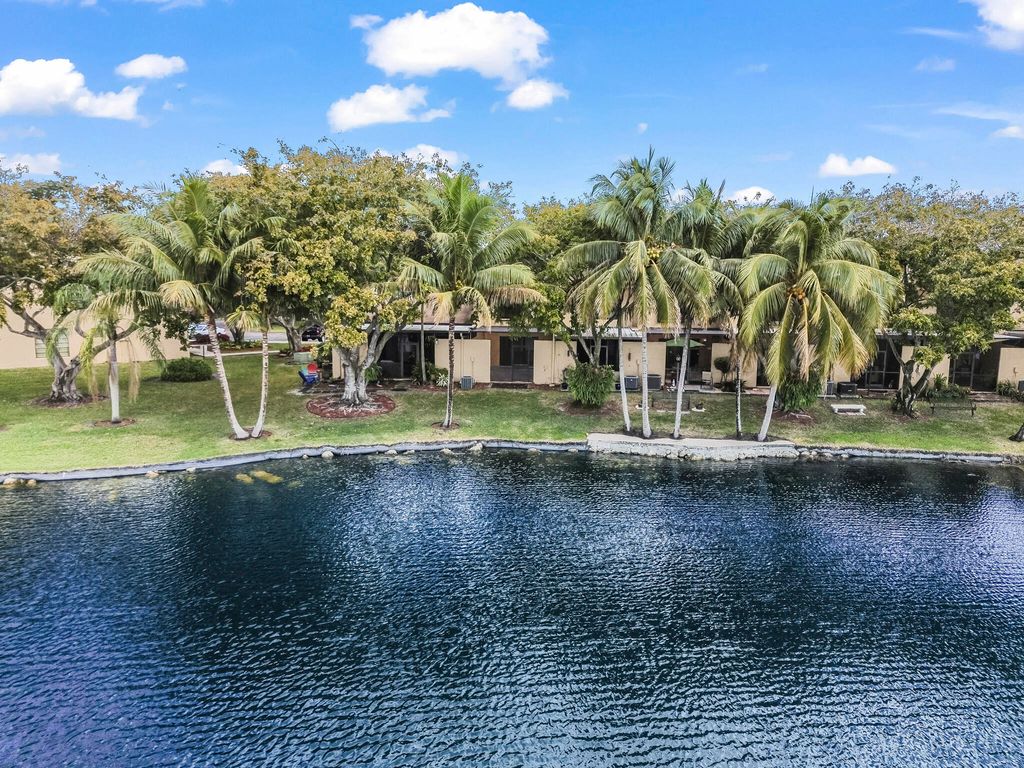 Photo of 1464 NW 97th Terrace #285, Hollywood, FL 33024 (MLS # R11165562)