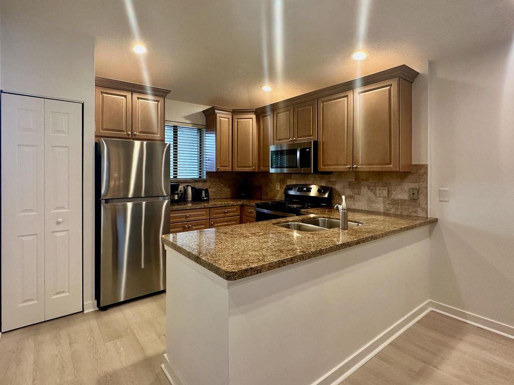 Photo of 402 Club Drive, Palm Beach Gardens, FL 33418 (MLS # R11080397)