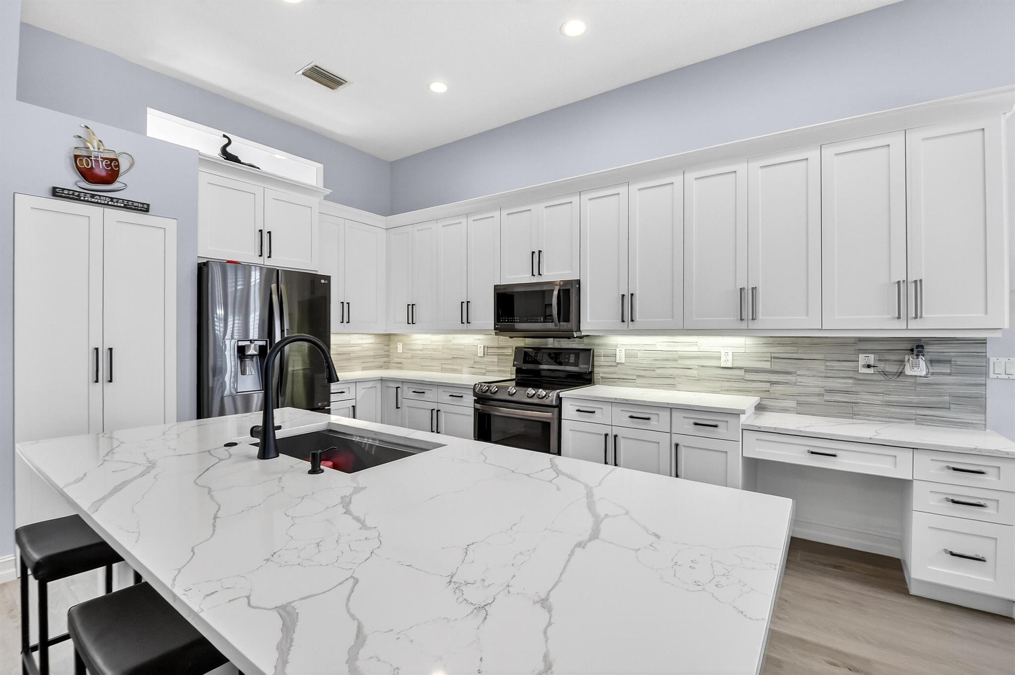 VALENCIA SHORES 3 - Residential