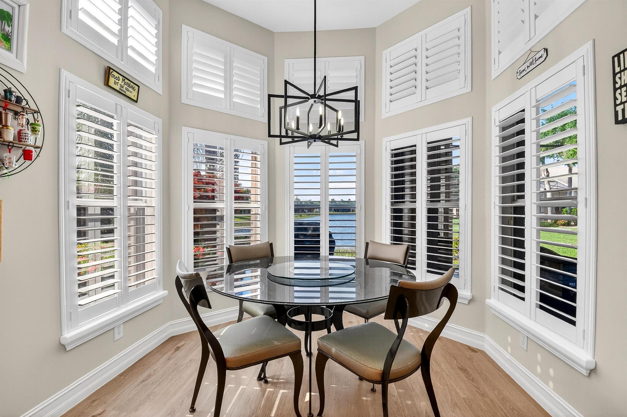 VALENCIA SHORES 3 - Residential