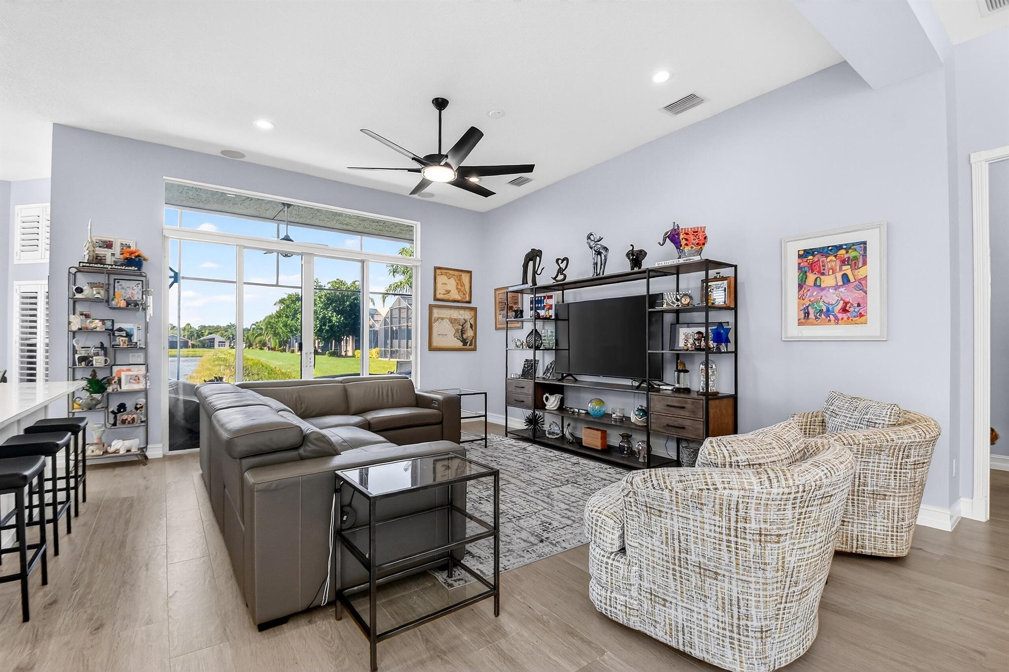 VALENCIA SHORES 3 - Residential