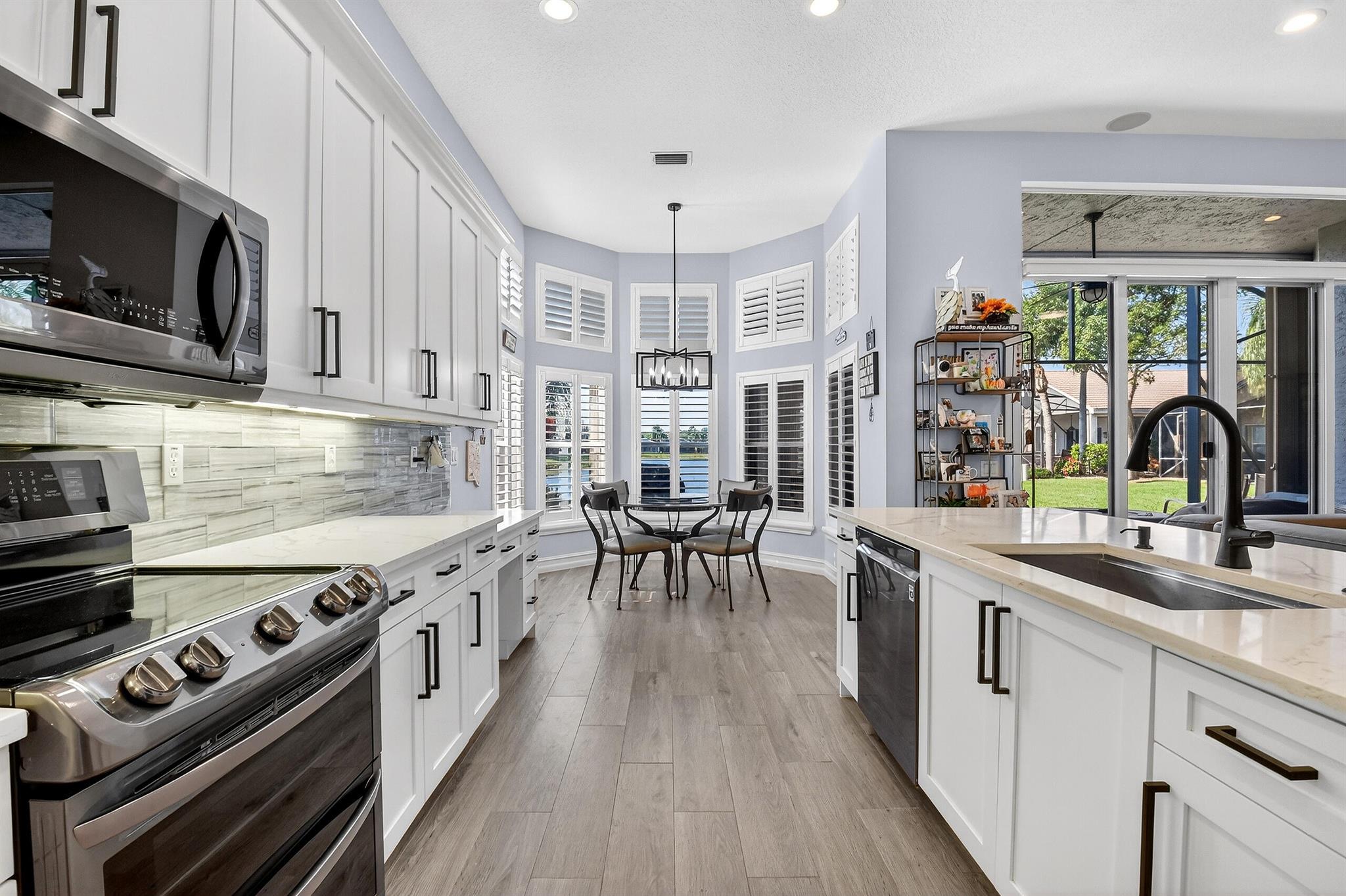 VALENCIA SHORES 3 - Residential