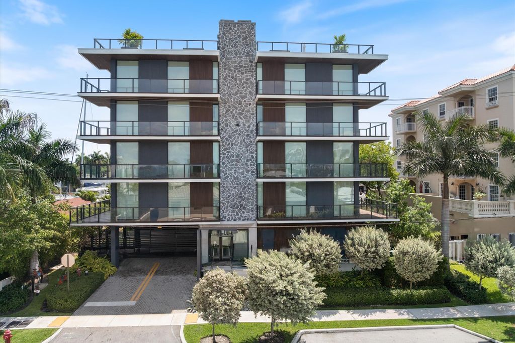 Photo of 124 Hendricks Isle #Ph401, Fort Lauderdale, FL 33301 (MLS # B26026950)