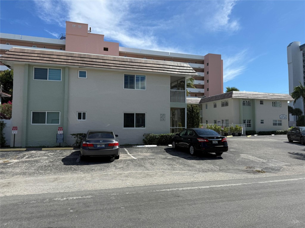 1450 N Riverside Drive 204