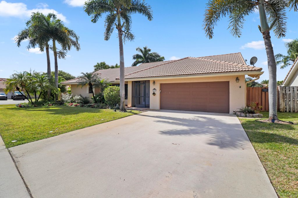 Photo of 9260 Laurel Green Drive, Boynton Beach, FL 33437 (MLS # B26004189)