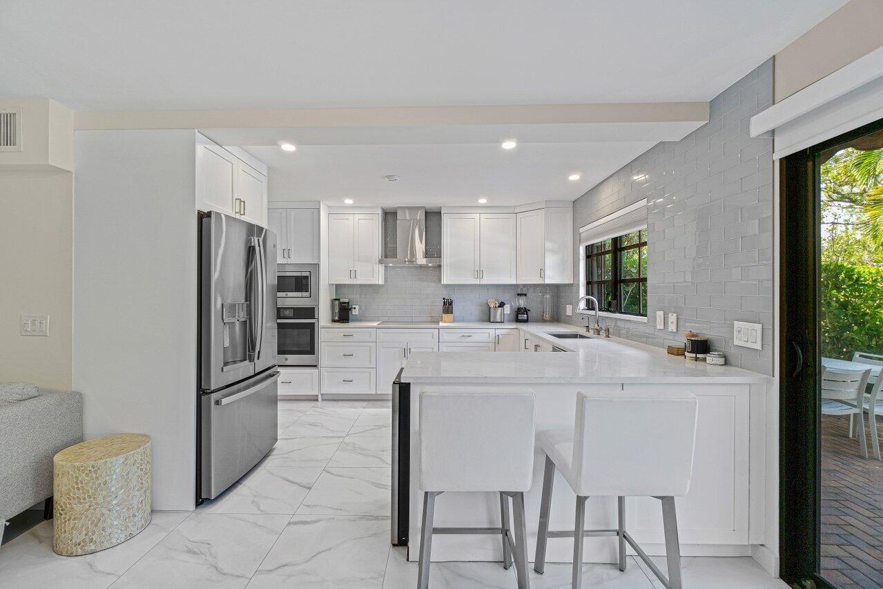 JARDIN DEL MAR COND - Residential