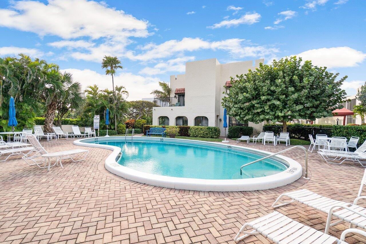 JARDIN DEL MAR COND - Residential