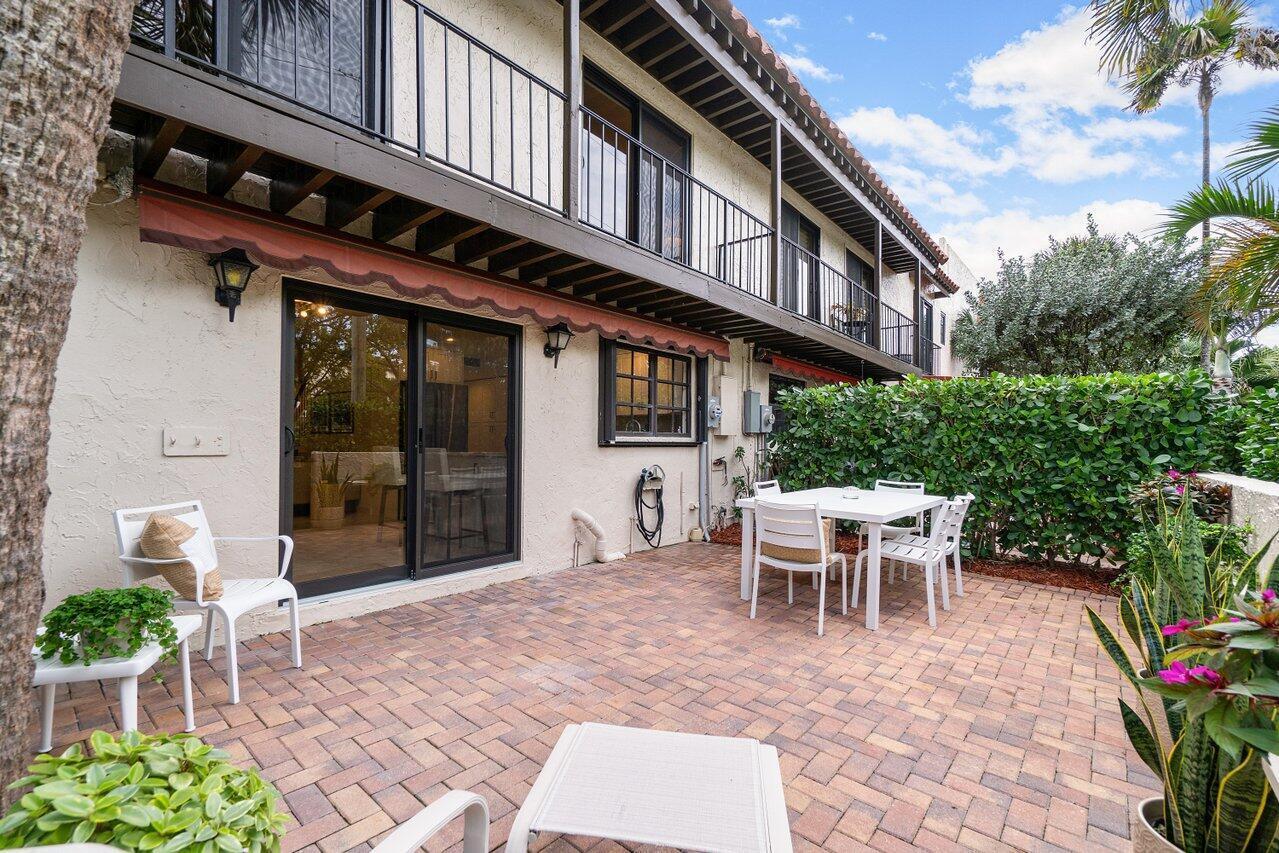 JARDIN DEL MAR COND - Residential
