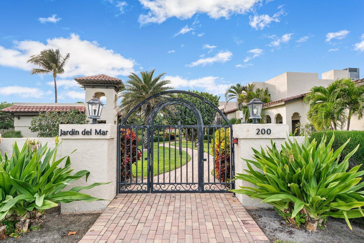 JARDIN DEL MAR COND - Residential