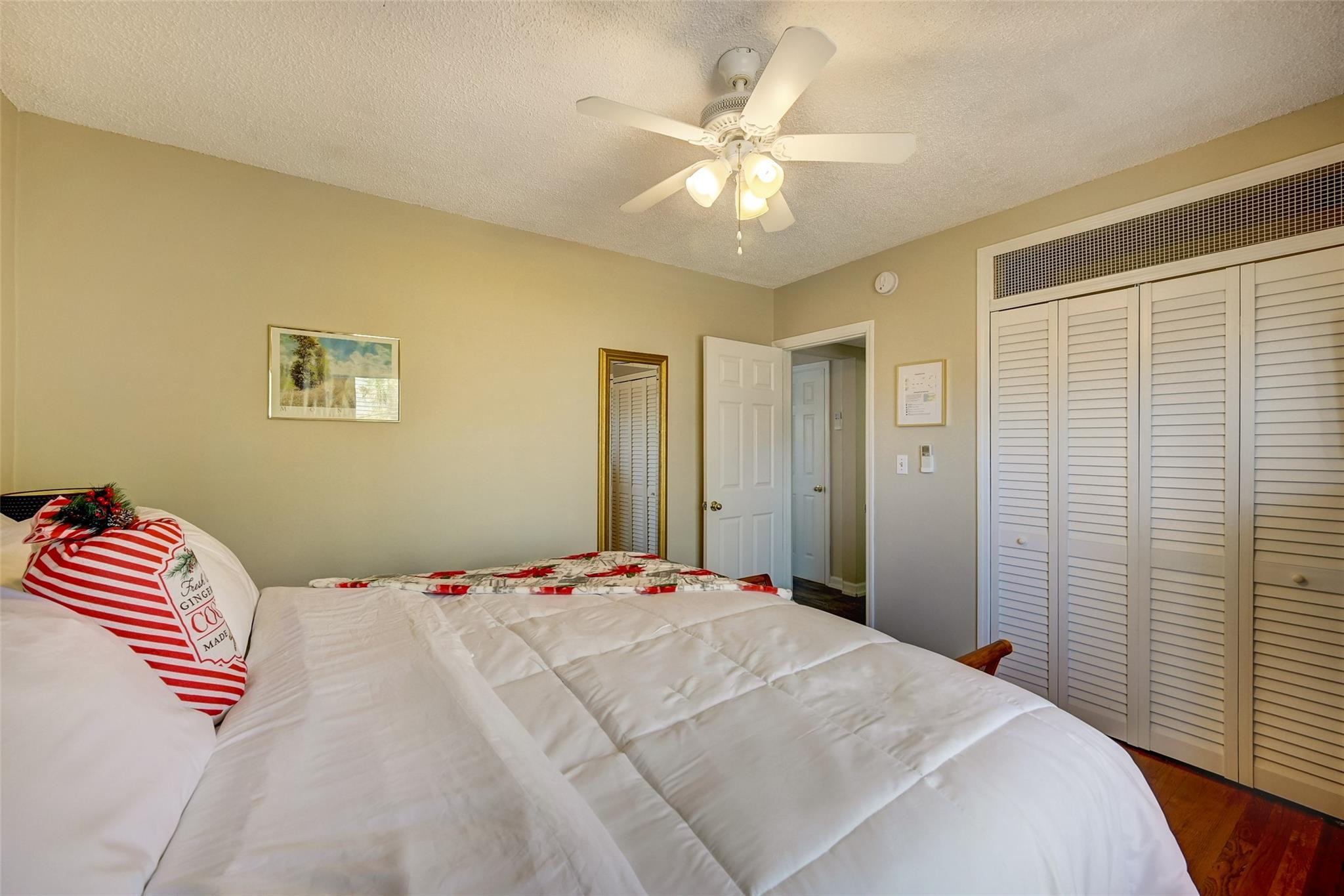 HOLIDAY ISLE YACHT CLUB CONDO - Residential