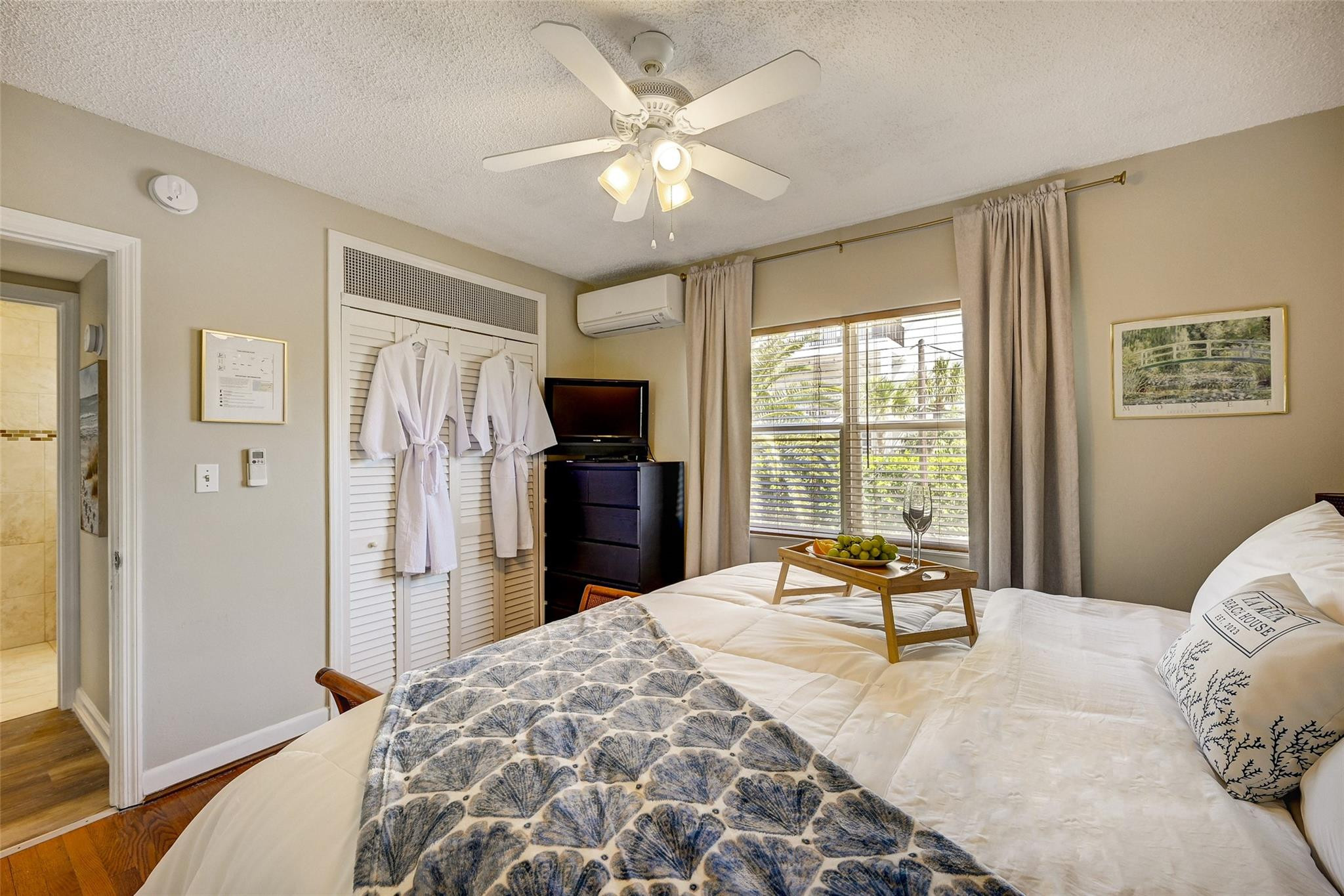 HOLIDAY ISLE YACHT CLUB CONDO - Residential