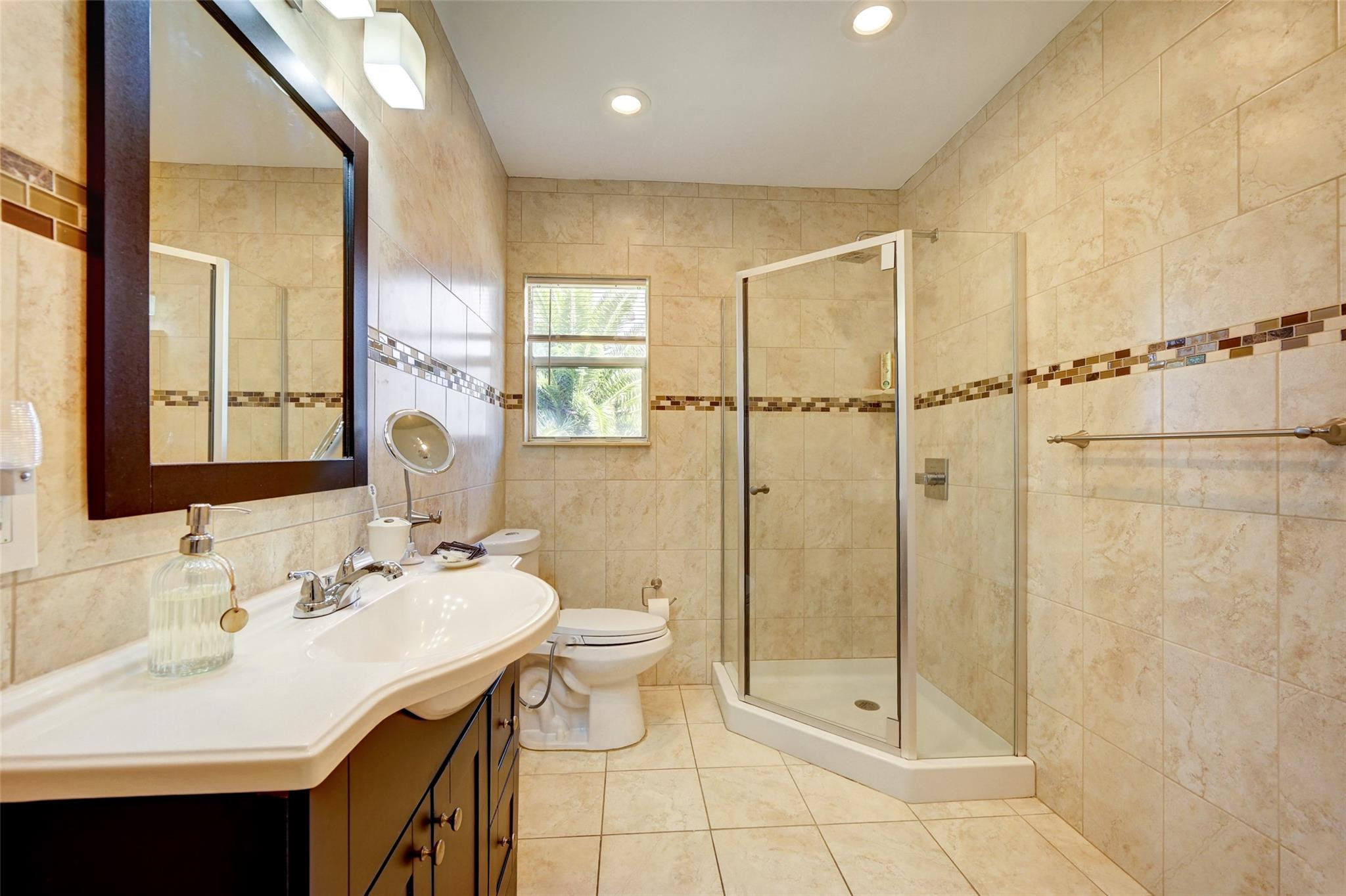 HOLIDAY ISLE YACHT CLUB CONDO - Residential